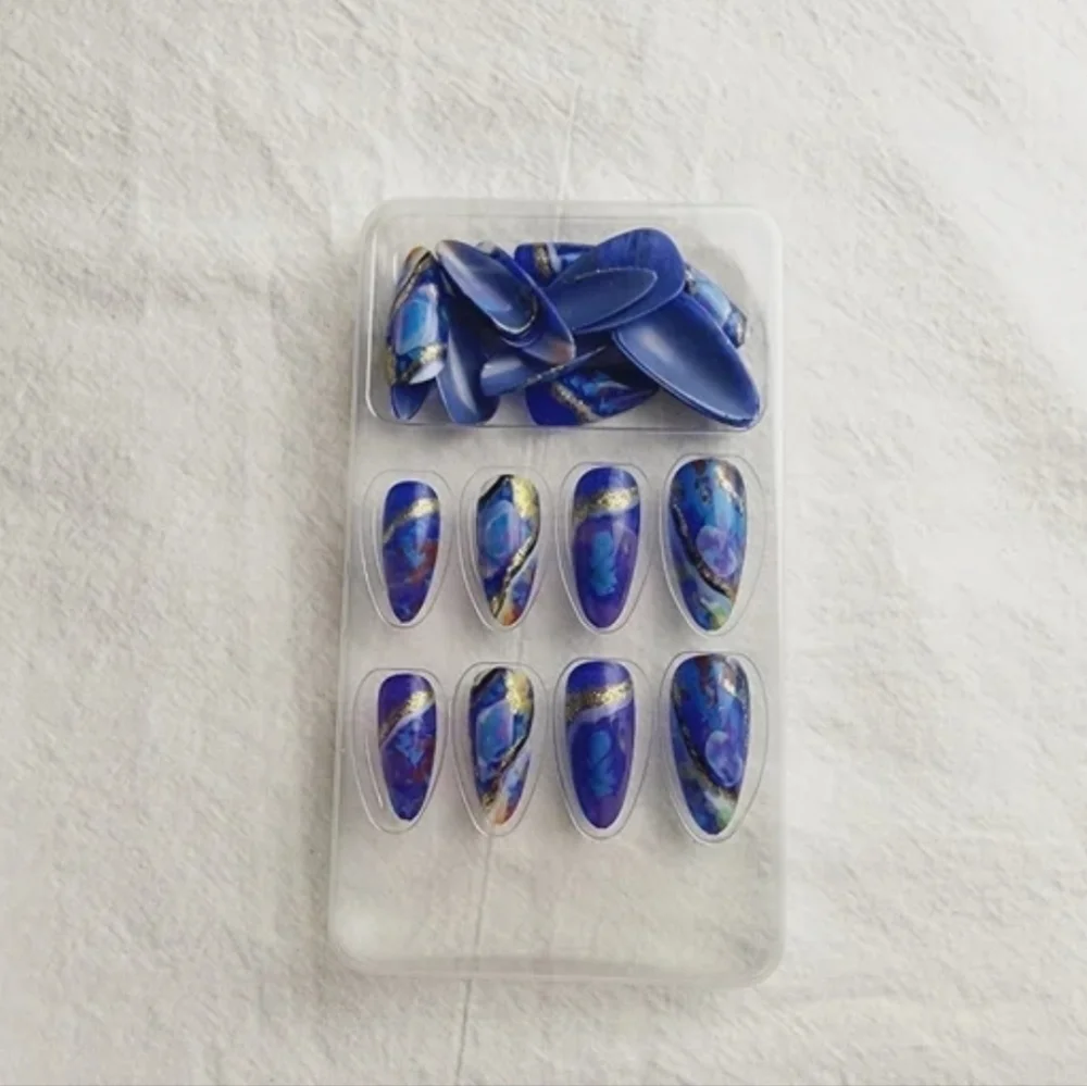 24 Pieces Fake press on nails